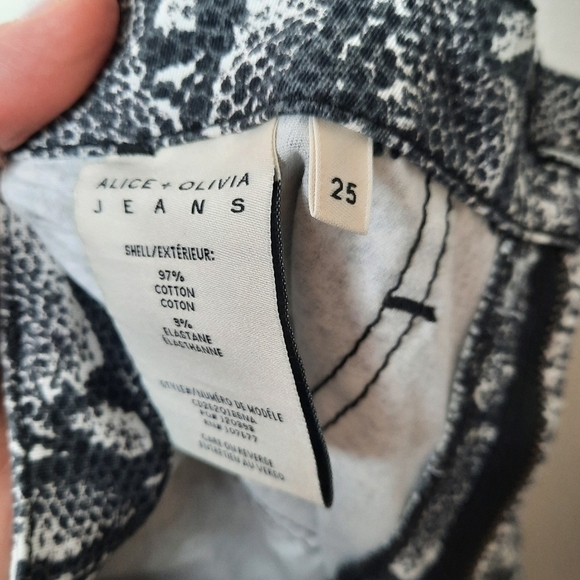 Alice + Olivia Snakeskin Print Twill Cropped Tapered Pants 25 - Picture 5 of 7